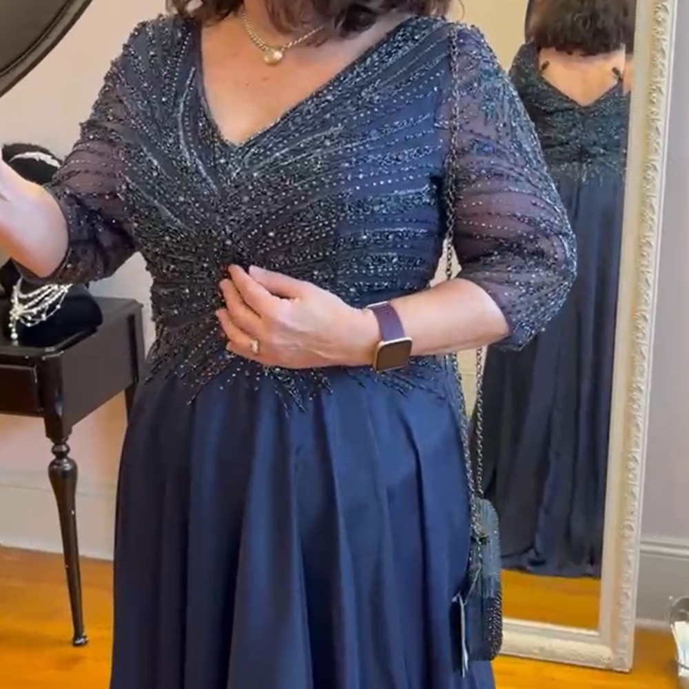 Montage MonCheri Formal Gown-NWOT- Perfect for  5ft 2 & under!Gorgeous Beading! - Picture 5 of 8